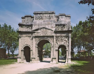Blick auf den Arc de Triomphe von der Südseite